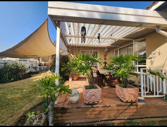 3 BEDROOM HOUSE FOR SALE IN GREENHILLS